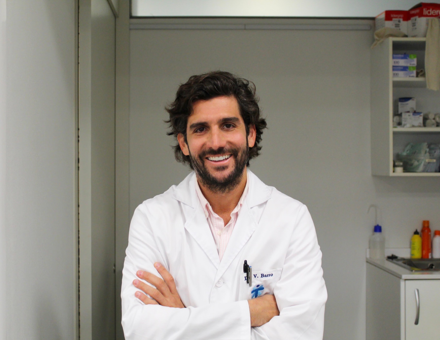 Dr. Víctor Barro